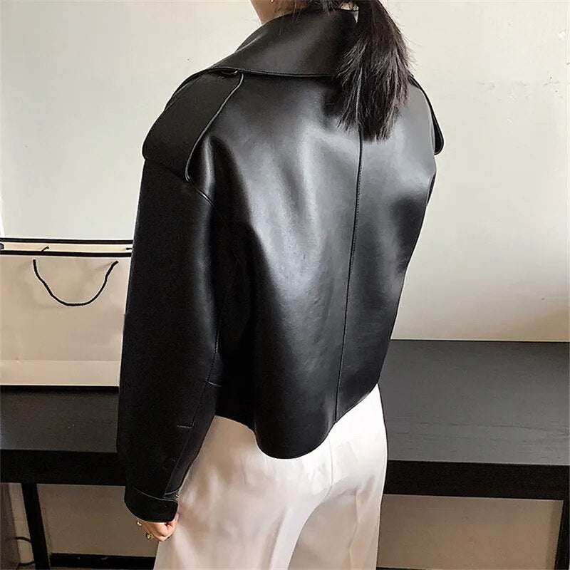 Women's Retro-Inspired Cropped Jacket with Oversized Lapel Collar