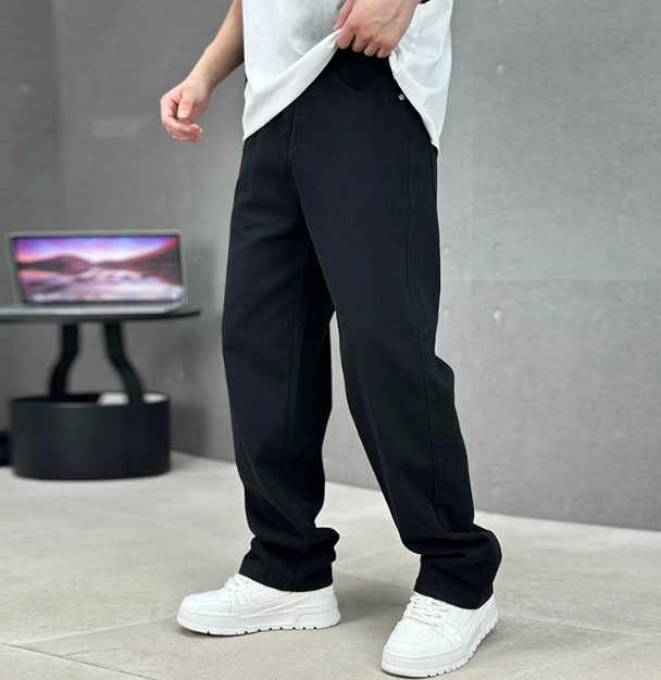 Men's Roomy Full-Length Jeans with Classic Straight Leg - Black
