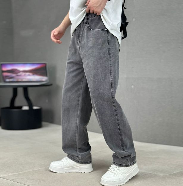 Men's Roomy Full-Length Jeans with Classic Straight Leg - Dark Gray