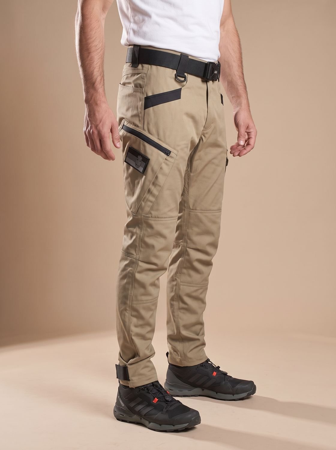 Men's Water-Repellent Work Pants with Multiple Cargo Pockets