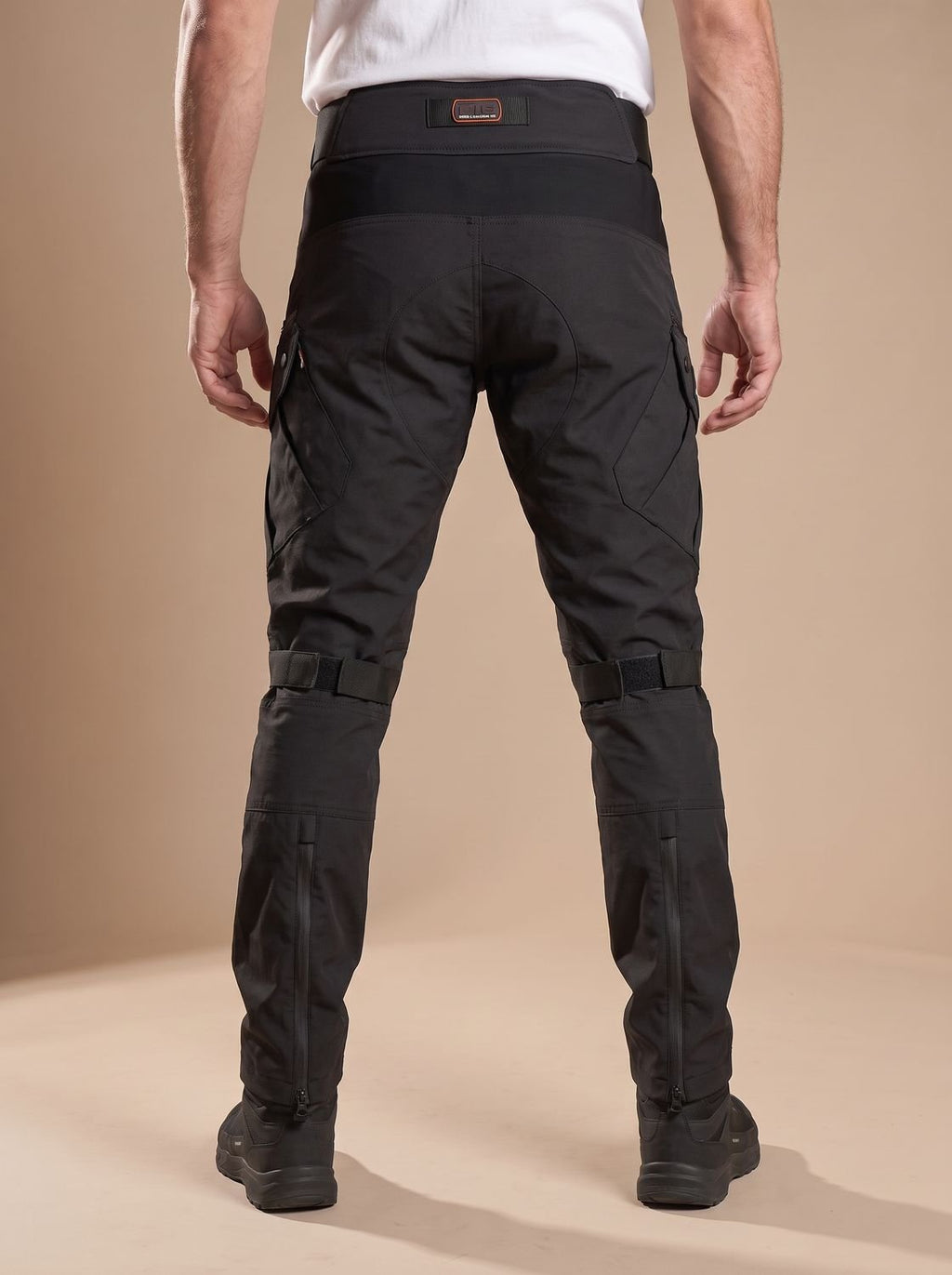 Men's Water-Repellent Work Pants with Multiple Cargo Pockets