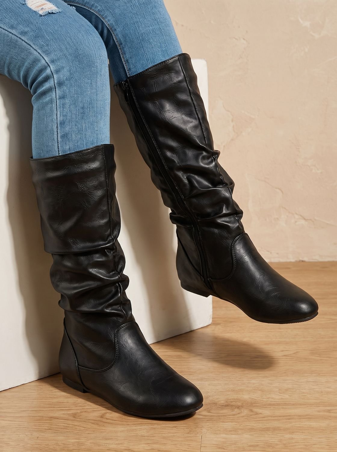 Women's Gathered-Shaft Flat Slouch Boots with Spacious Round Toe - Black