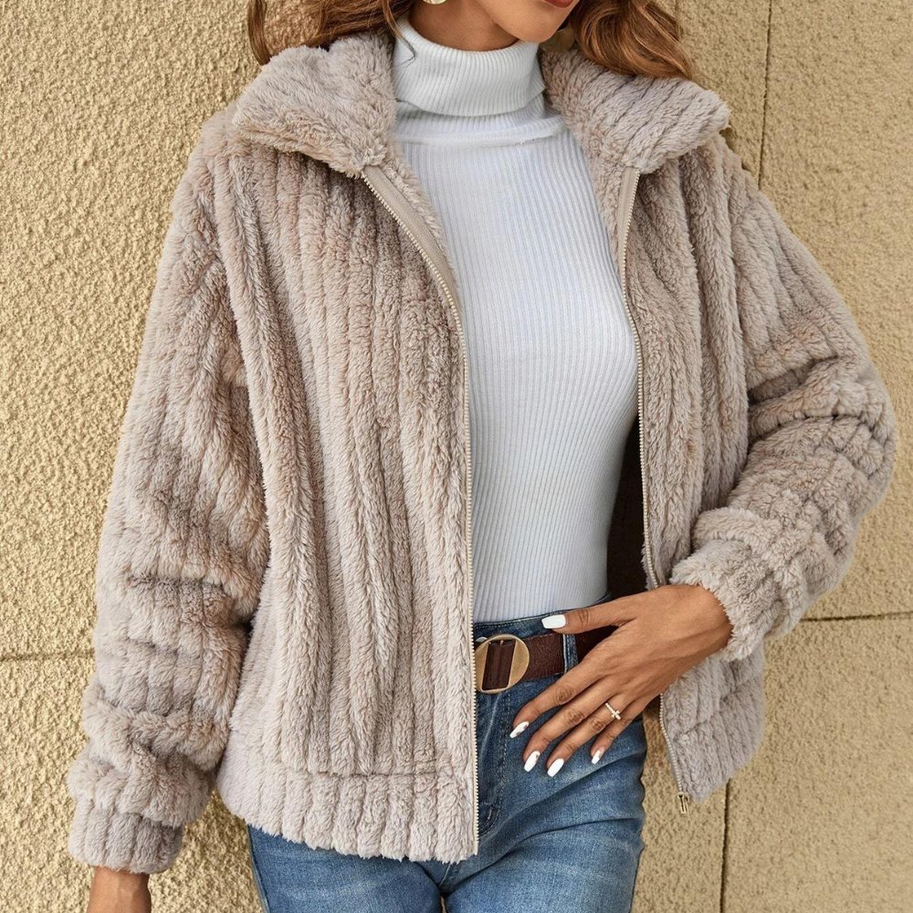 Women's Turn-Down Collar Fleece Jacket in a Relaxed Fit - Beige