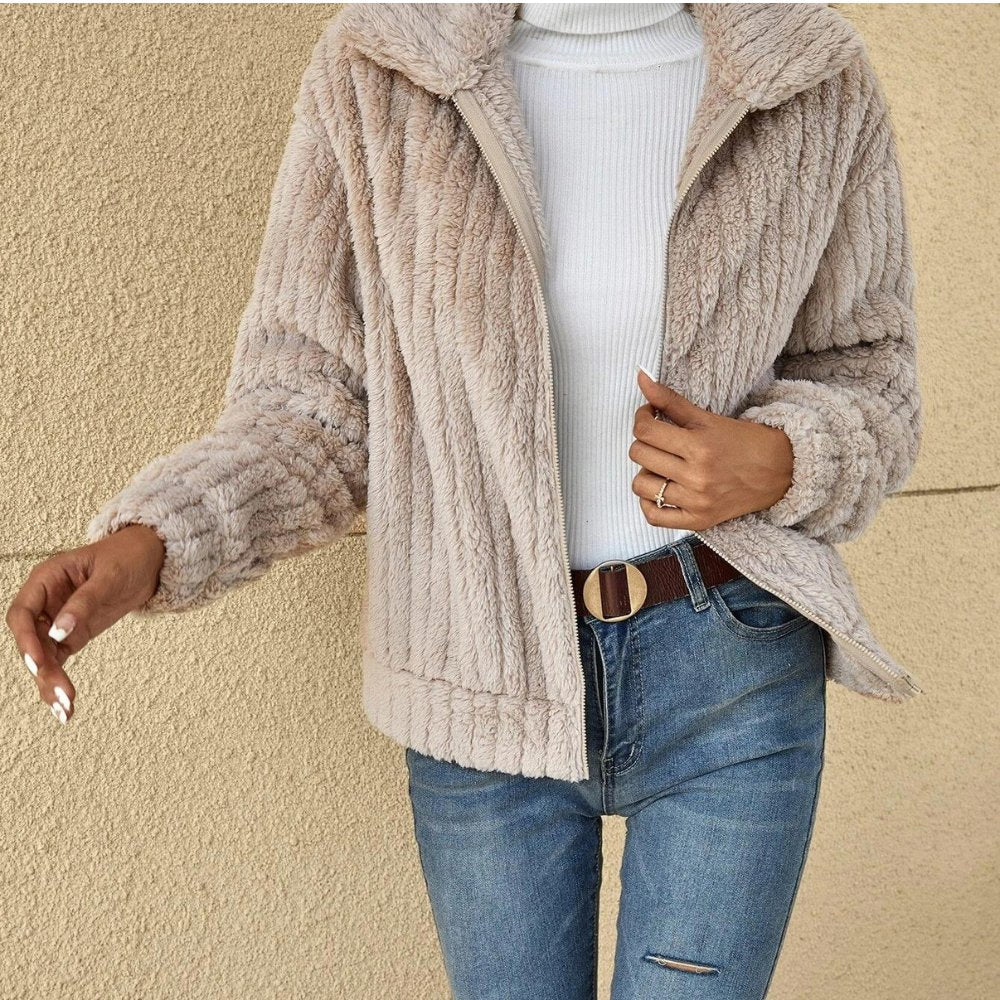 Women's Turn-Down Collar Fleece Jacket in a Relaxed Fit